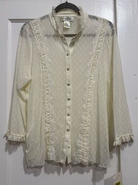 NWT Vintage Susan Bristol Cream Ruffle-Trim Button Front Blouse